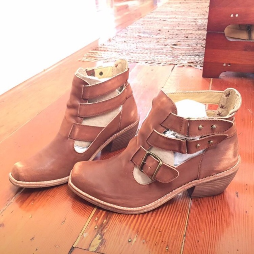 Anthropologie Latigo strappy booties 8.5 Brand New